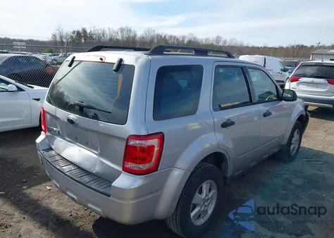 2008 Ford Escape Xls/Xls Manual z USA, uszkodzony, nr VIN 1FMCU02ZX8KA52132